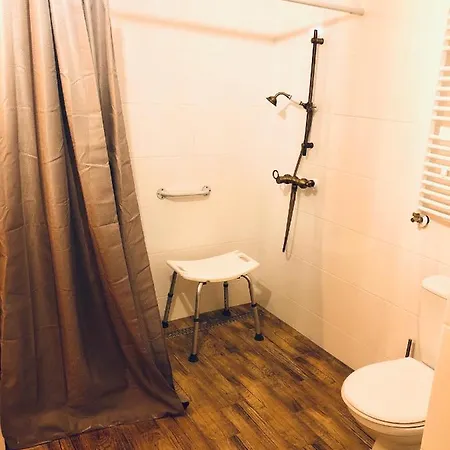 Dworek W Skibnie Фермерский дом