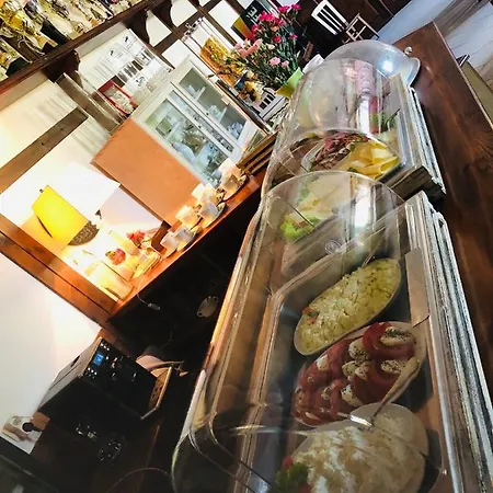 Dworek W Skibnie Фермерский дом