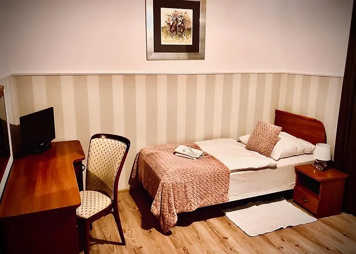 Dworek W Skibnie Lantgård